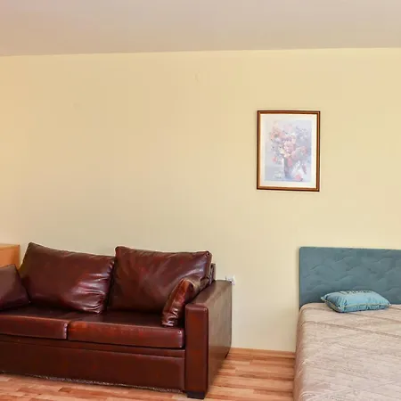 Crown Club 아파트 *