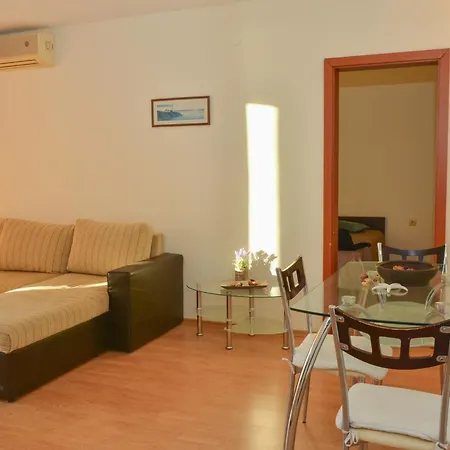 Crown Club Apartman *