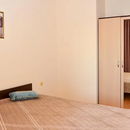 Crown Club 스베티 블라스