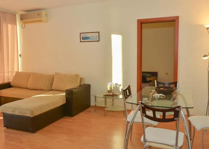 Crown Club Apartamento *